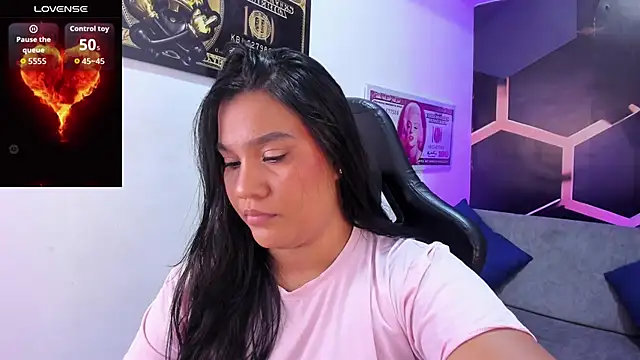 Tamara Johnss  online show from October 2025 03:05:01 AM