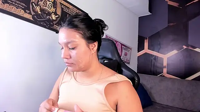 Tamara Johnss  online show from November 2025 03:04:01 AM