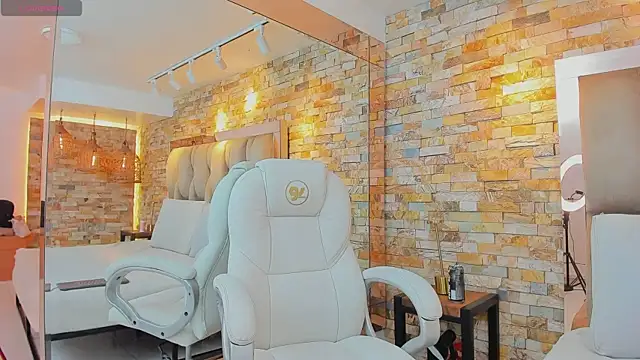 Snapshot of eris_novikov chatting on October 2025 12:24:02 PM eris novikov online show from October 2025 12:24:02 PM