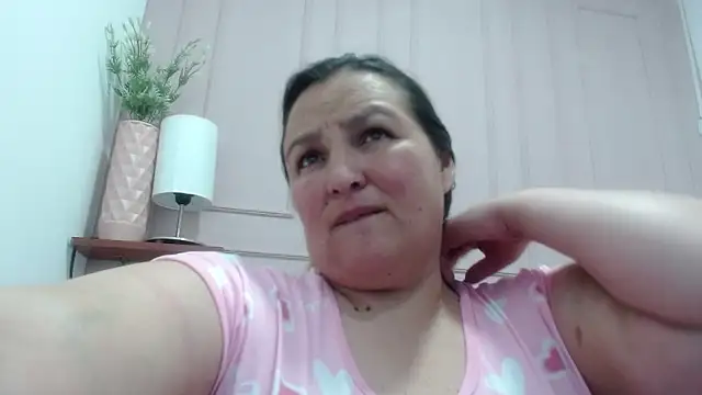 Snapshot of SweetRouse__ chatting on October 2025 03:38:01 AM SweetRouse online show from October 2025 03:38:01 AM