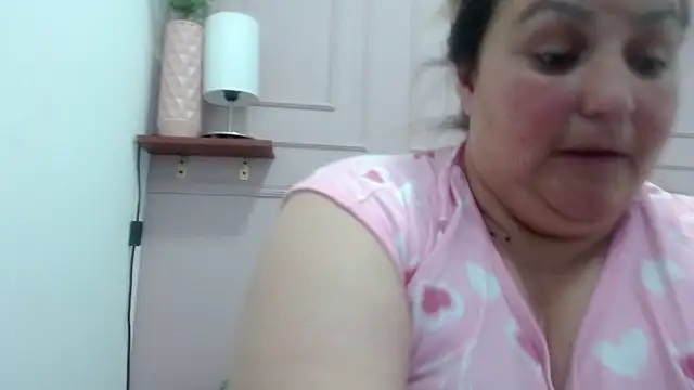 Snapshot of SweetRouse__ chatting on October 2025 03:43:01 PM SweetRouse online show from October 2025 03:43:01 PM