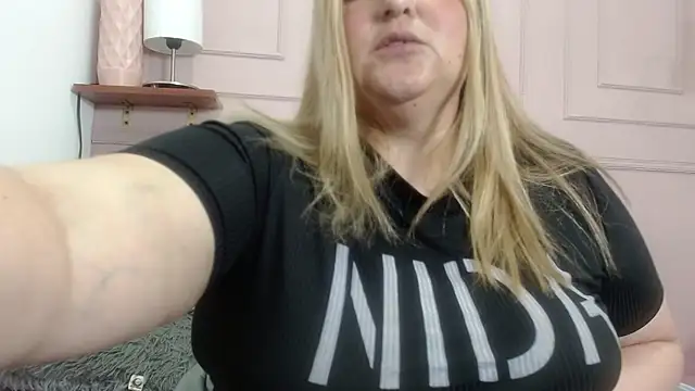 Snapshot of SweetRouse__ chatting on October 2025 02:10:01 AM SweetRouse online show from October 2025 02:10:01 AM