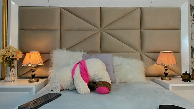 MayaDeLuca online show from December 2025 08:36:02 PM