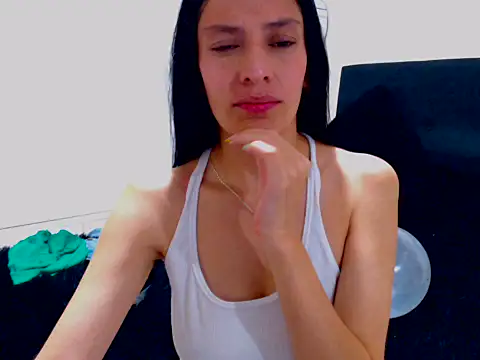 Snapshot of EmmaValmor chatting on May 2026 03:36:02 AM EmmaValmor online show from May 2026 03:36:02 AM