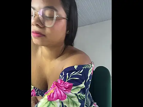 Snapshot of britanny-stone chatting on November 2025 02:18:02 PM britanny-stone online show from November 2025 02:18:02 PM