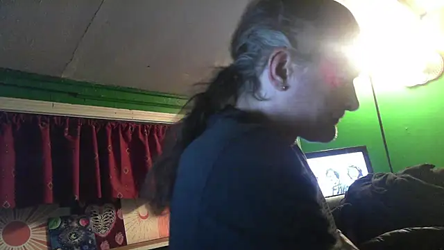 HippieDad333 online show from February 2026 12:09:02 AM