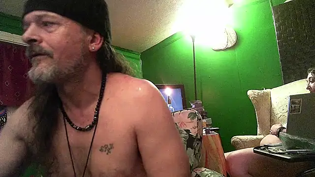 HippieDad333 online show from April 2026 09:21:02 AM