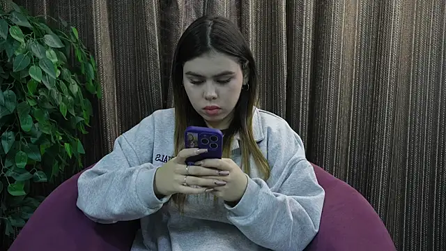 JaymieLowe online show from September 2025 10:20:01 AM