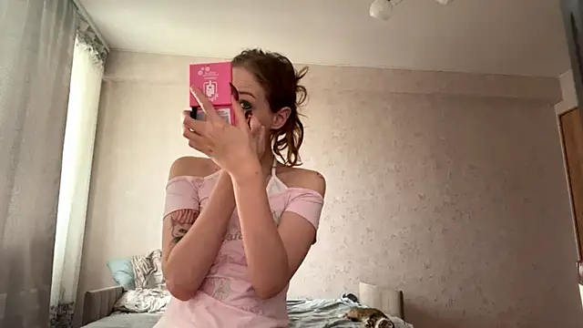 GrettaMurrie online show from September 2025 01:04:01 PM