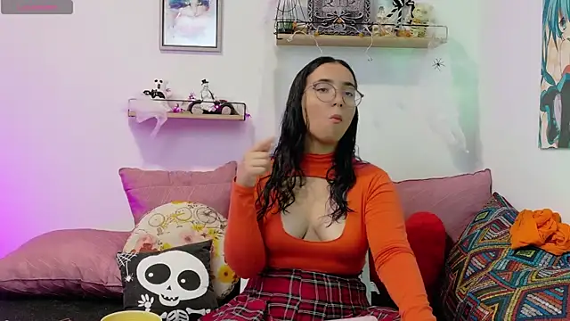 Snapshot of LucyDerby chatting on October 2025 11:15:02 PM LucyDerby online show from October 2025 11:15:02 PM