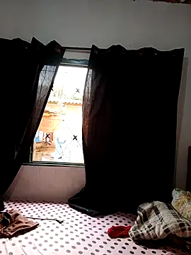 Snapshot of EggedGrowth chatting on October 2025 06:23:01 PM EggedGrowth online show from October 2025 06:23:01 PM