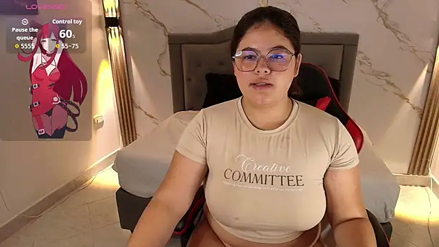 Snapshot of Nina_Rouge7 chatting on October 2025 09:07:01 AM Nina Rouge7 online show from October 2025 09:07:01 AM