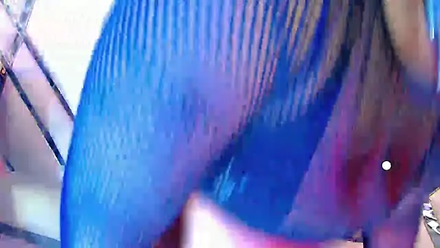 AuroraRoss online show from October 2025 07:49:01 PM