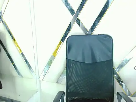 AuroraRoss online show from November 2025 07:25:01 PM