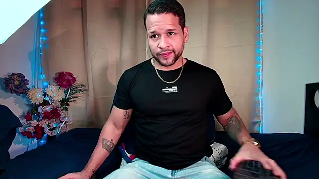 LucasGaeel online show from February 2026 02:15:02 PM