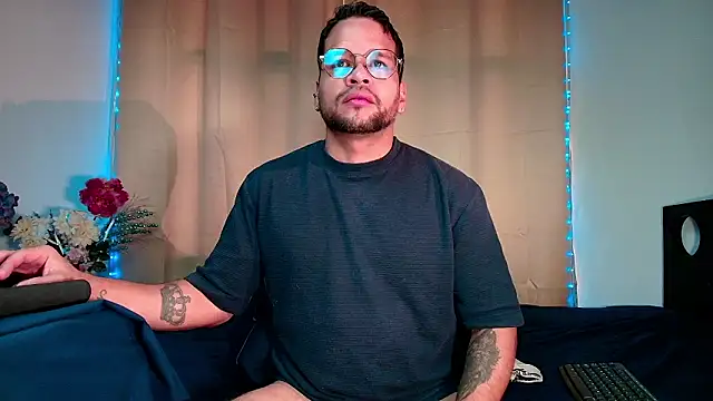 LucasGaeel online show from February 2026 02:49:02 PM