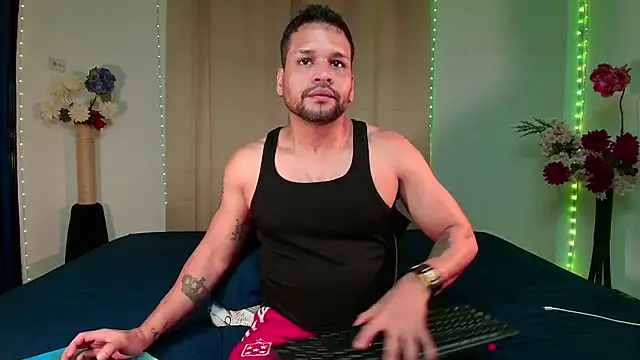 LucasGaeel online show from April 2026 11:59:01 AM