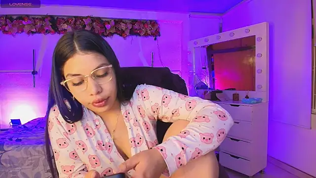 kloe28 online show from December 2025 10:02:02 AM