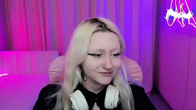 JuliaSharkk online show from October 2025 08:48:01 PM