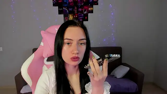 Snapshot of Arina_Meow19 chatting on November 2025 08:25:01 AM Arina Meow19 online show from November 2025 08:25:01 AM