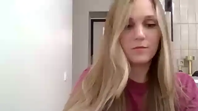 Snapshot of Kyrelinn chatting on October 2025 04:31:01 PM Kyrelinn online show from October 2025 04:31:01 PM