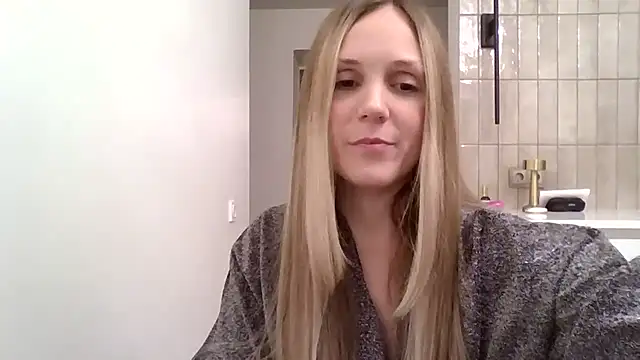 Snapshot of Kyrelinn chatting on October 2025 04:41:01 PM Kyrelinn online show from October 2025 04:41:01 PM