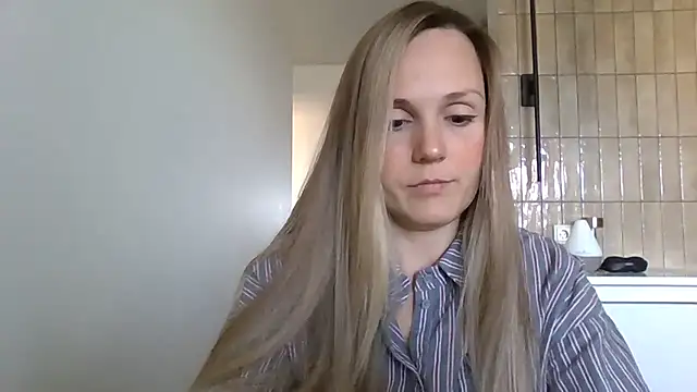 Snapshot of Kyrelinn chatting on November 2025 04:47:02 AM Kyrelinn online show from November 2025 04:47:02 AM