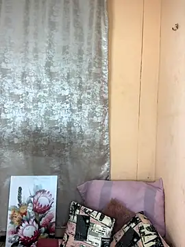 Snapshot of Caramel102004 chatting on October 2025 11:00:02 PM Caramel102004 online show from October 2025 11:00:02 PM