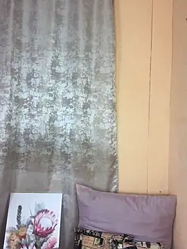 Snapshot of Caramel102004 chatting on October 2025 08:20:01 PM Caramel102004 online show from October 2025 08:20:01 PM