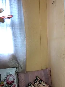 Snapshot of Caramel102004 chatting on November 2025 11:44:01 AM Caramel102004 online show from November 2025 11:44:01 AM