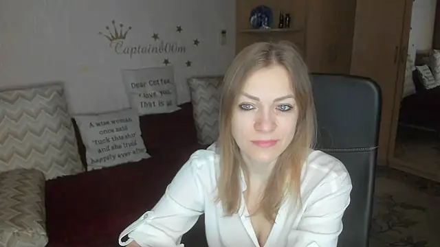 Tiffany Bates online show from December 2025 03:33:01 AM