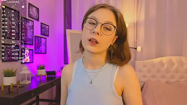 Snapshot of Bubblegum_Babe_ chatting on October 2025 08:18:01 PM Bubblegum Babe online show from October 2025 08:18:01 PM