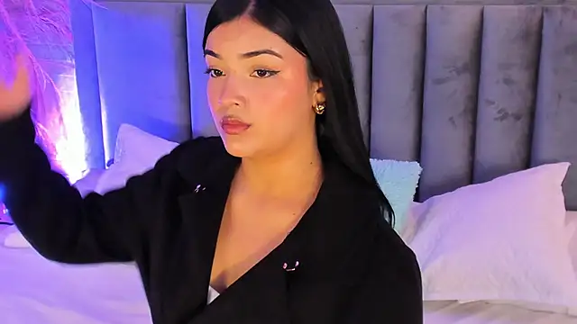 EmmaBlossom online show from November 2025 07:45:02 PM