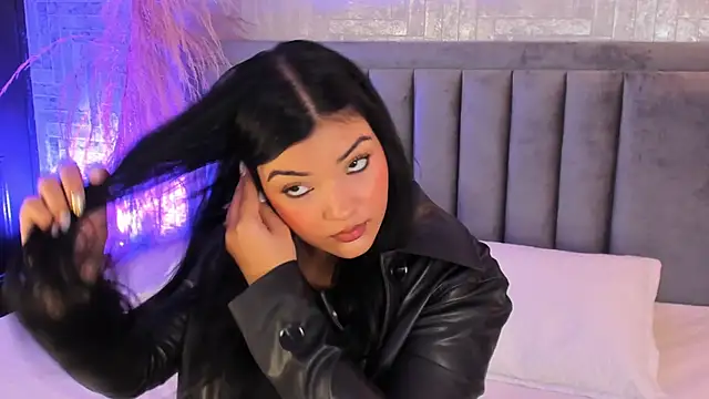 EmmaBlossom online show from November 2025 07:24:02 PM