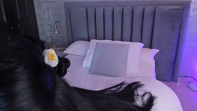 EmmaBlossom online show from April 2026 12:43:01 PM