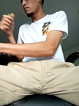 Snapshot of Pingasaboy20 chatting on November 2025 10:10:02 PM Pingasaboy20 online show from November 2025 10:10:02 PM