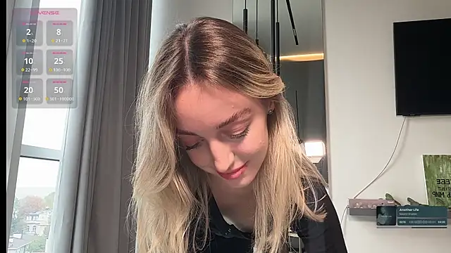 Snapshot of SophieBelll chatting on October 2025 10:41:02 AM SophieBelll online show from October 2025 10:41:02 AM