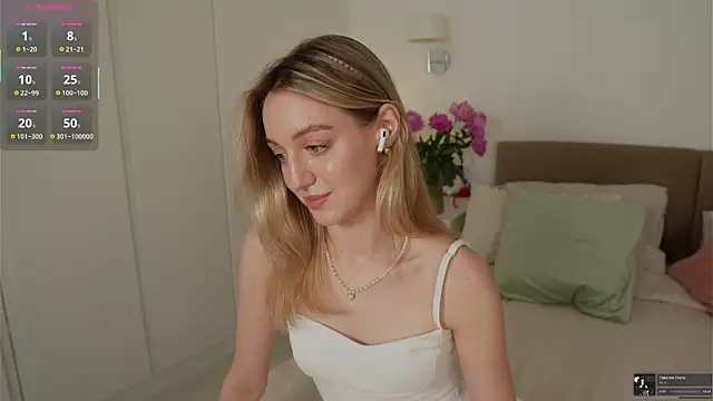 Snapshot of SophieBelll chatting on June 2026 09:19:02 AM SophieBelll online show from June 2026 09:19:02 AM