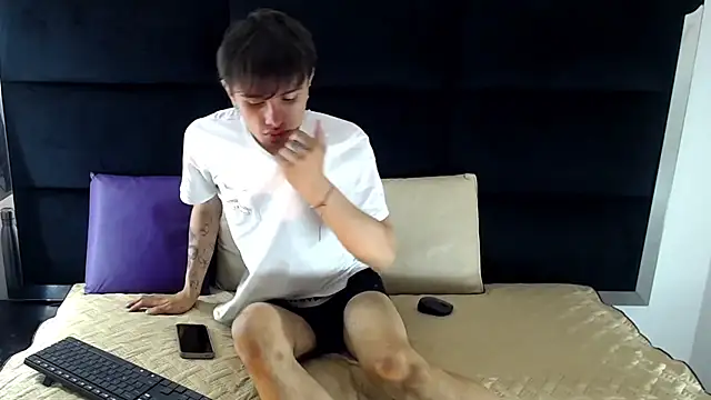 Jerom xx online show from October 2025 07:43:01 PM