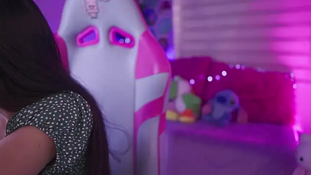 Zoe Skyler online show from November 2025 02:28:01 PM