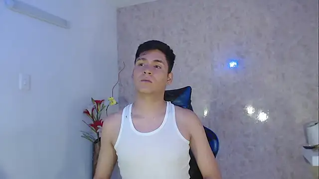 Snapshot of Aaron_Foxxx chatting on October 2025 09:02:01 PM Aaron Foxxx online show from October 2025 09:02:01 PM