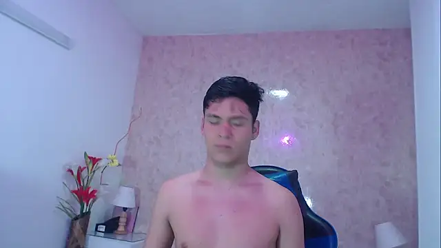 Snapshot of Aaron_Foxxx chatting on October 2025 12:58:01 PM Aaron Foxxx online show from October 2025 12:58:01 PM