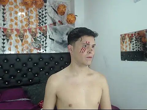 Snapshot of Aaron_Foxxx chatting on October 2025 09:39:01 PM Aaron Foxxx online show from October 2025 09:39:01 PM