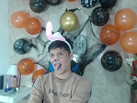 Snapshot of Aaron_Foxxx chatting on October 2025 01:26:02 PM Aaron Foxxx online show from October 2025 01:26:02 PM