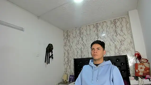 Snapshot of Aaron_Foxxx chatting on November 2025 12:50:02 PM Aaron Foxxx online show from November 2025 12:50:02 PM