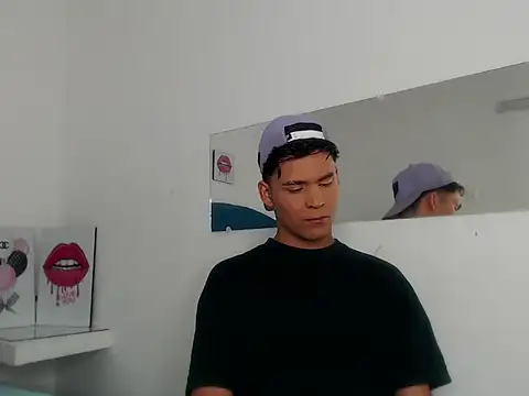 Snapshot of Aaron_Foxxx chatting on November 2025 05:29:02 PM Aaron Foxxx online show from November 2025 05:29:02 PM