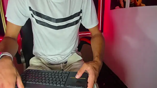 Snapshot of Stiben_boy chatting on September 2025 07:08:02 PM Stiben boy online show from September 2025 07:08:02 PM