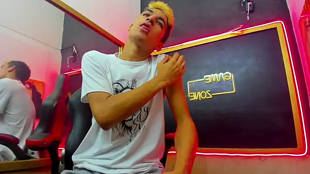 Snapshot of Stiben_boy chatting on September 2025 07:30:01 PM Stiben boy online show from September 2025 07:30:01 PM