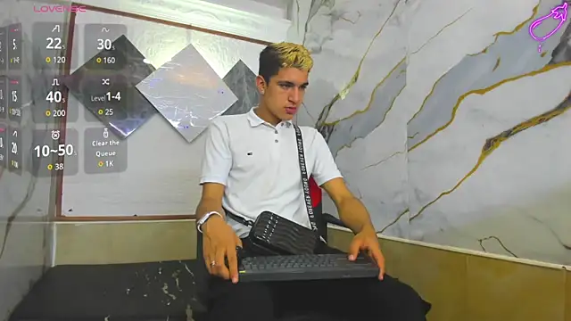 Snapshot of Stiben_boy chatting on October 2025 07:23:02 PM Stiben boy online show from October 2025 07:23:02 PM