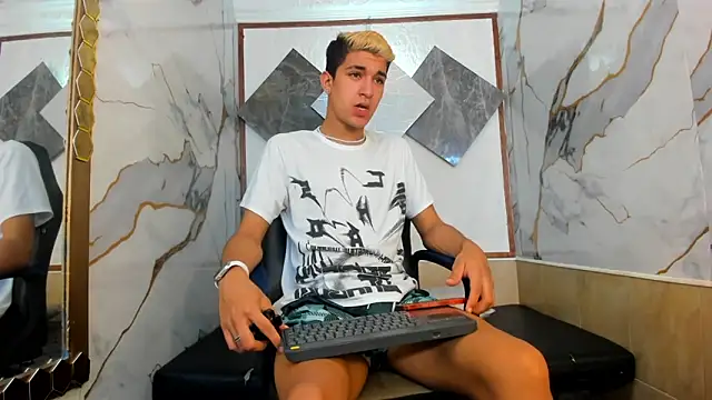 Snapshot of Stiben_boy chatting on October 2025 07:00:01 PM Stiben boy online show from October 2025 07:00:01 PM